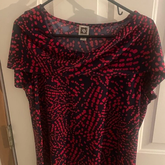 Anne Klein XLg Red Pattern on Navy, Sleeveless Cowlneck Cape-overlay Top. - Picture 8 of 10